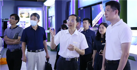 厦门火炬高新区党工委副书记、管委会主任庄荣良一行莅临云顶集团·3118acm调研指导 